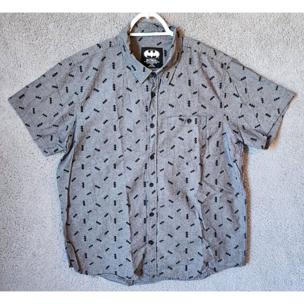 Batman DC Comics Bat Logo AOP Gray Short Sleeve Button Up Shirt Size XL